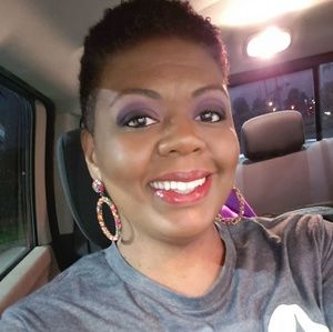 Meet your Posher, Dwana